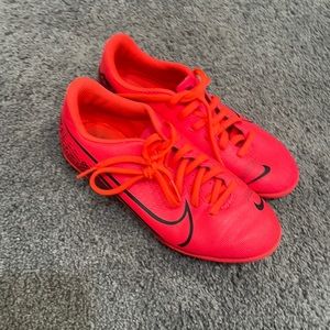 Kids Nike cleats size to gently used